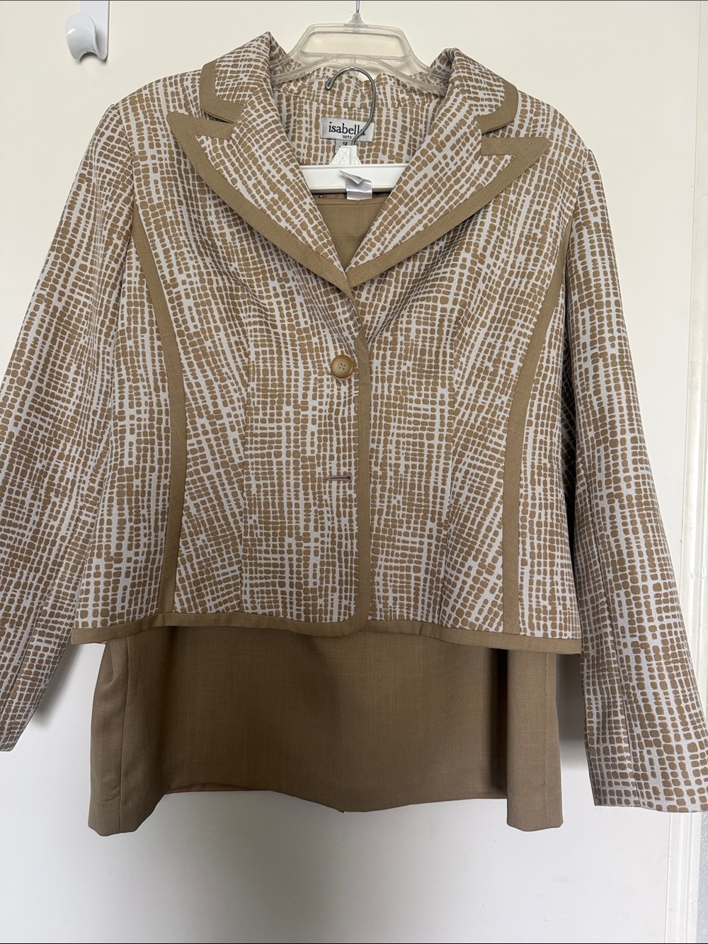 Isabell Tan & White Patterned Cropped Blazer
